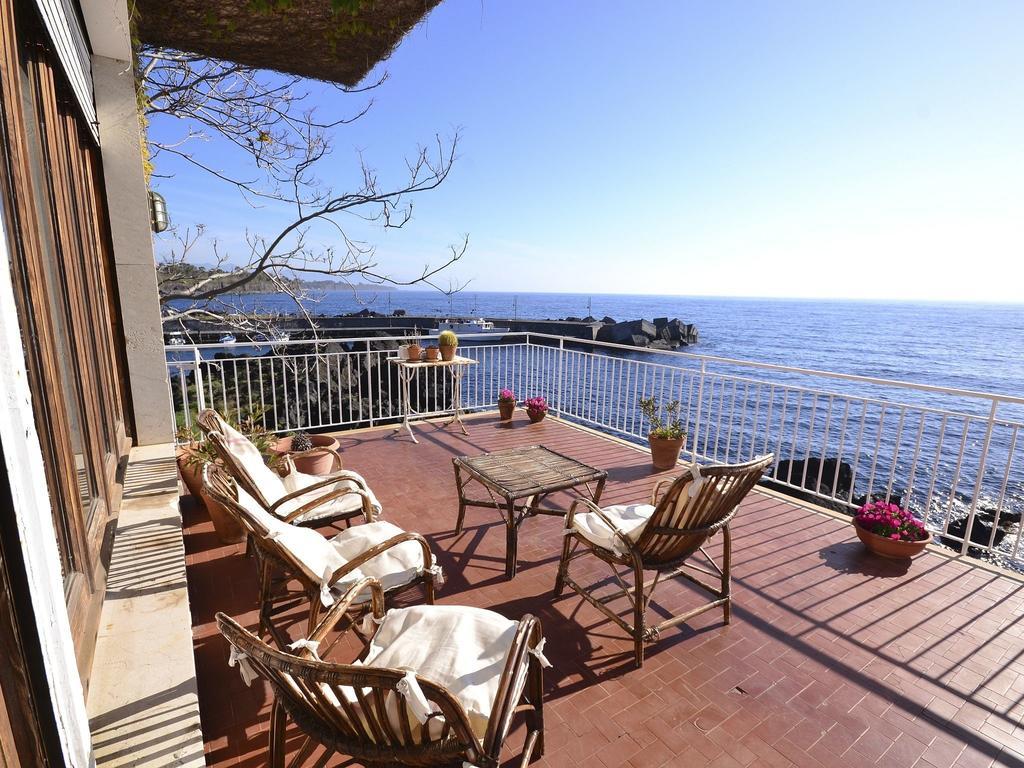 Cozy Holiday Home In Pozzillo With Terrace 阿奇雷亚莱 外观 照片