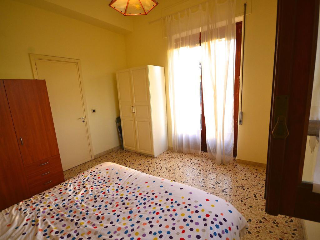 Cozy Holiday Home In Pozzillo With Terrace 阿奇雷亚莱 外观 照片