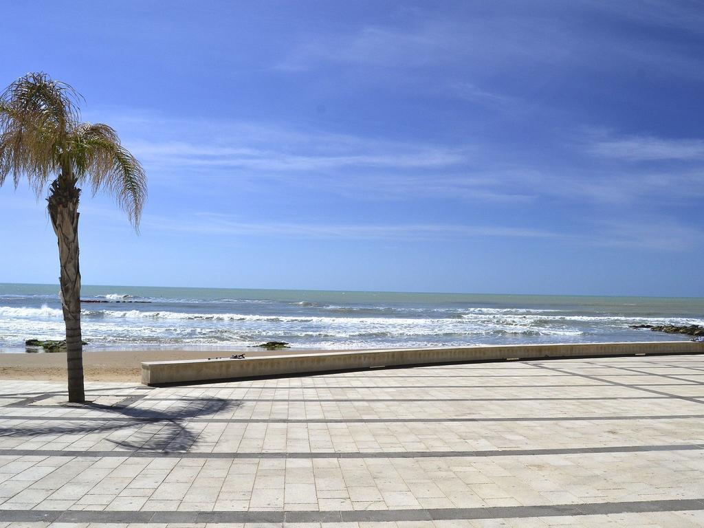 Cozy Holiday Home In Pozzillo With Terrace 阿奇雷亚莱 外观 照片